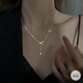 قلادة الفراشات المرصعة باحجار الزركون