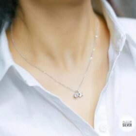 قلادة النجمة اللامعة