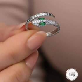 خاتم الثعبان والعينين الخضر