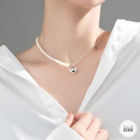 قلادة القلب بسلسلتيها المميزتين من اللؤلؤ والفضة