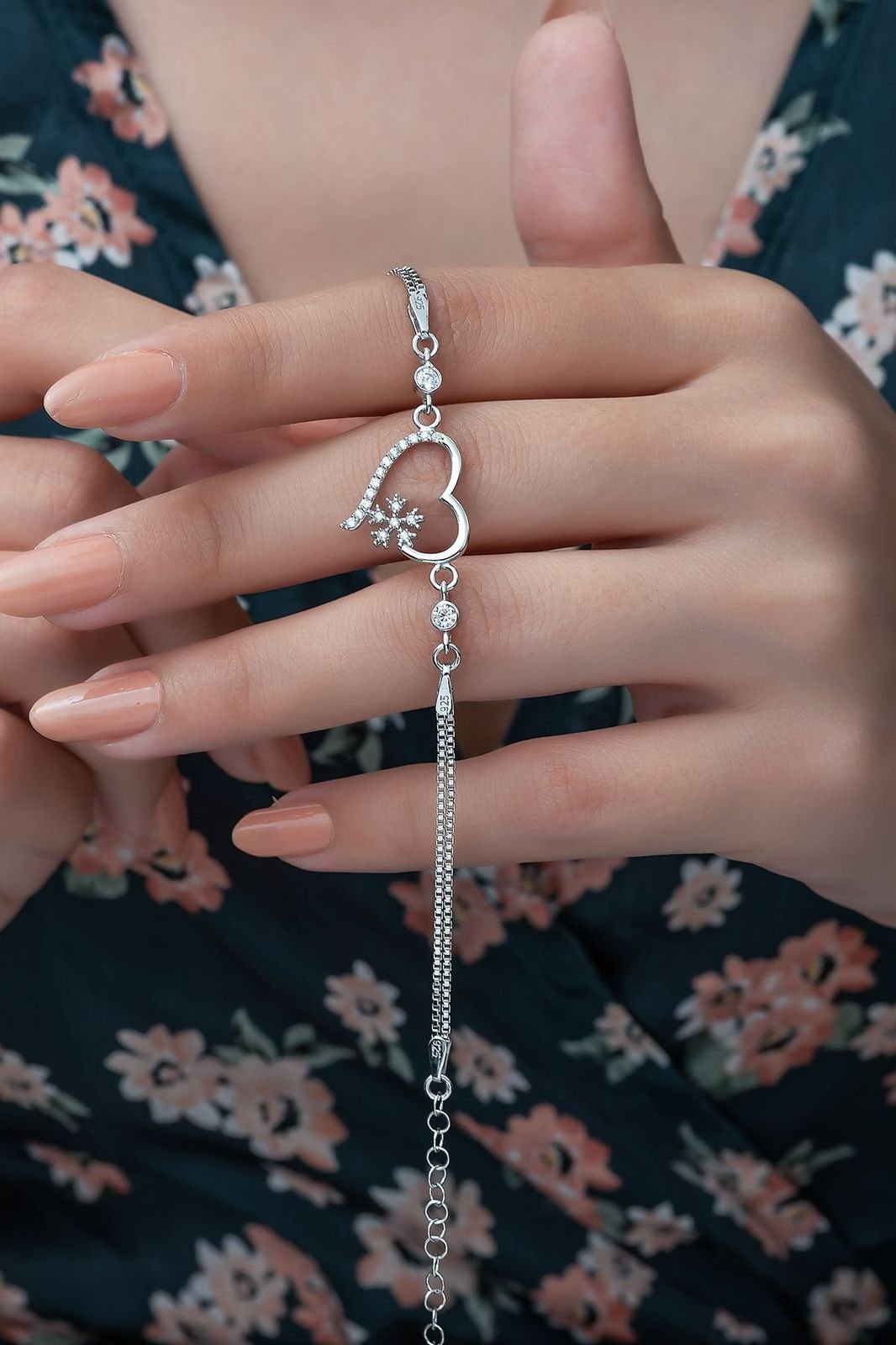 Snow Heart Bracelet - الصورة 3