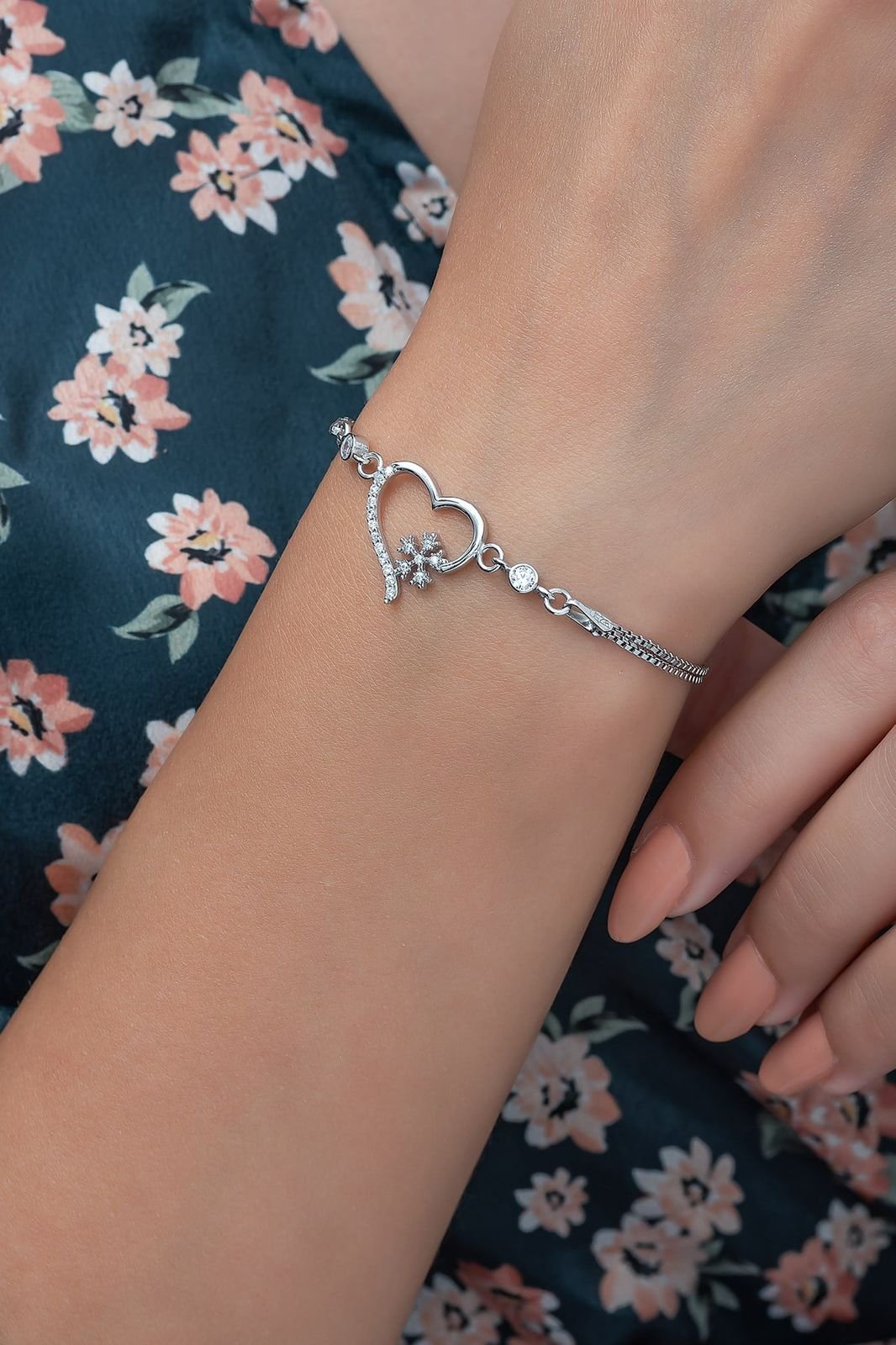Snow Heart Bracelet - الصورة 2