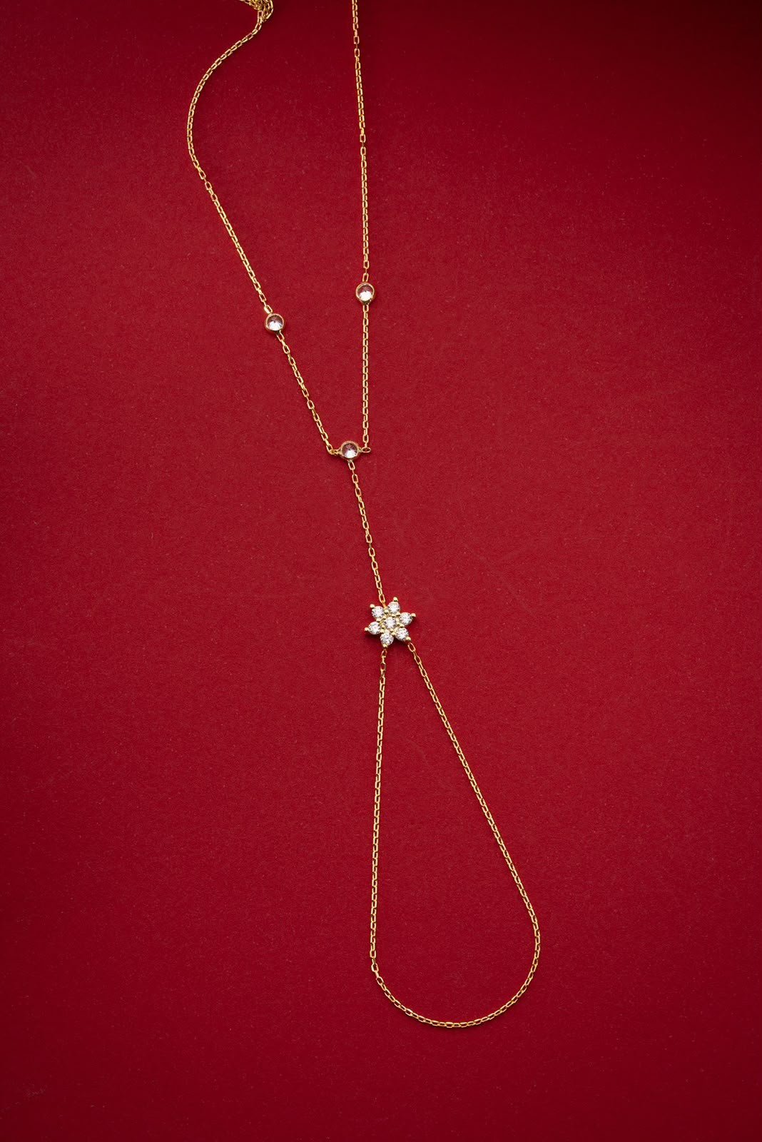 Sparkle Flower Hand Bracelet - الصورة 2